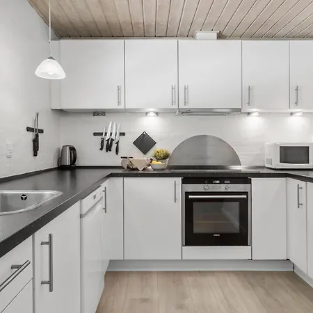 Pet Friendly In With Kitchen