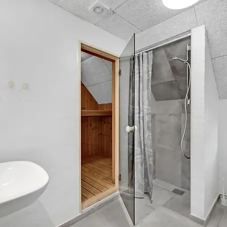 Pet Friendly In With Kitchen