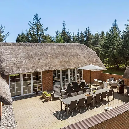 Pet Friendly In With Kitchen