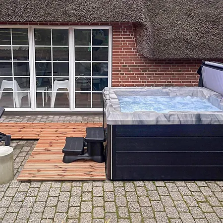 Pet Friendly In With Kitchen Holiday home
